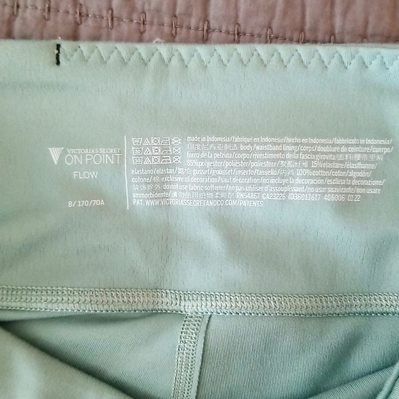 Victoria secret on point flow sage 7/8 leggins size 8 - Picture 2 of 5